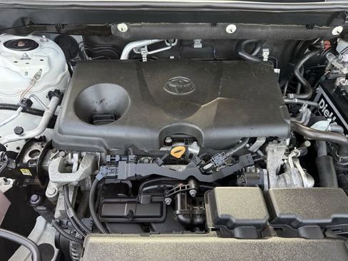 Used 2021 Toyota RAV4 LE AWD/4WD image 33