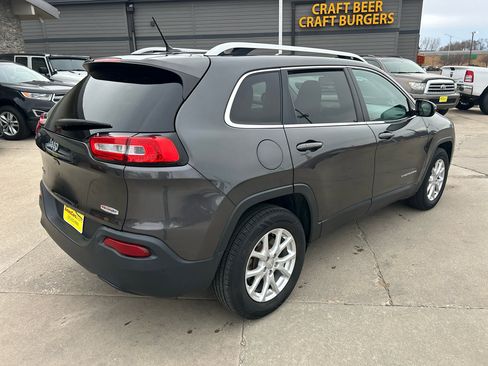 Used 2015 Jeep Cherokee Latitude image 3
