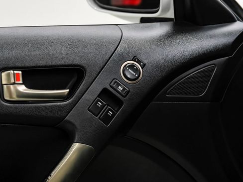 Used 2013 Hyundai Genesis 3.8 image 37