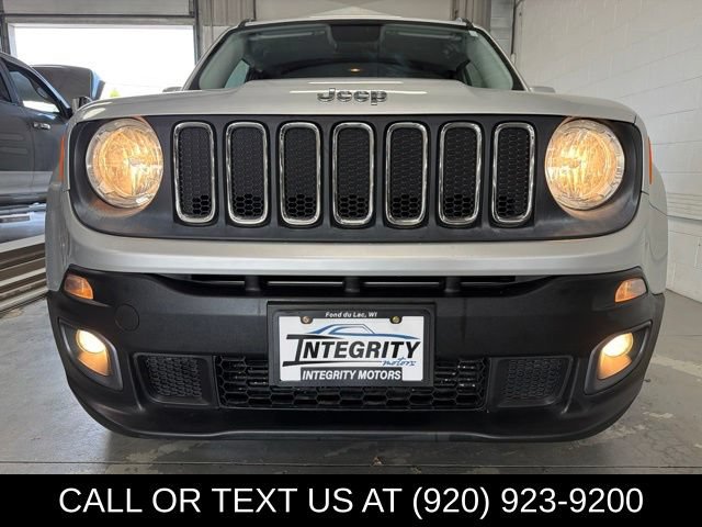 Used 2016 Jeep Renegade Latitude FWD image 2