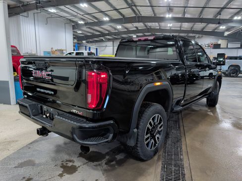 Used 2021 GMC Sierra 2500 AT4 w/ AT4 Premium Plus Package image 3