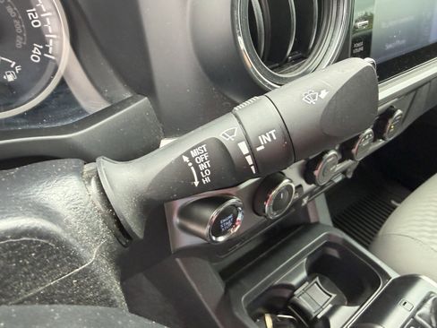 Used 2023 Toyota Tacoma SR5 AWD/4WD image 23