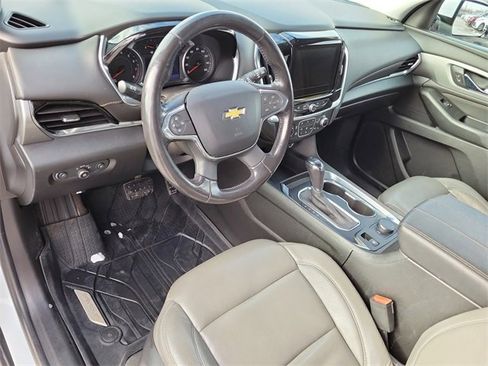 Used 2020 Chevrolet Traverse LT image 21