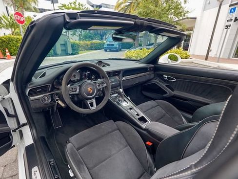 Used 2018 Porsche 911 Targa 4 GTS AWD/4WD image 3