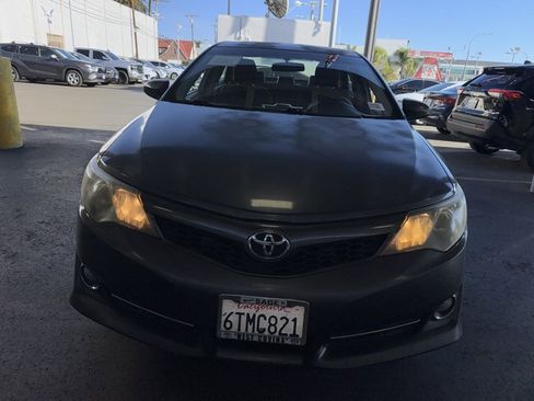 Used 2012 Toyota Camry SE image 3