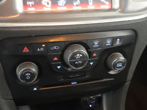 Used 2012 Dodge Charger SXT image 11