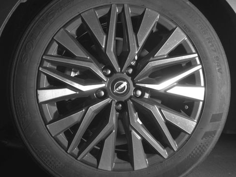 Used 2025 Nissan Altima 2.5 SV image 12