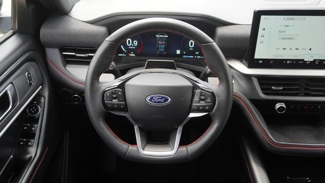 Used 2025 Ford Explorer ST-Line w/ ST-Line Street Pack AWD/4WD image 17