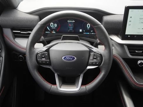 Used 2025 Ford Explorer ST-Line w/ ST-Line Street Pack AWD/4WD image 17