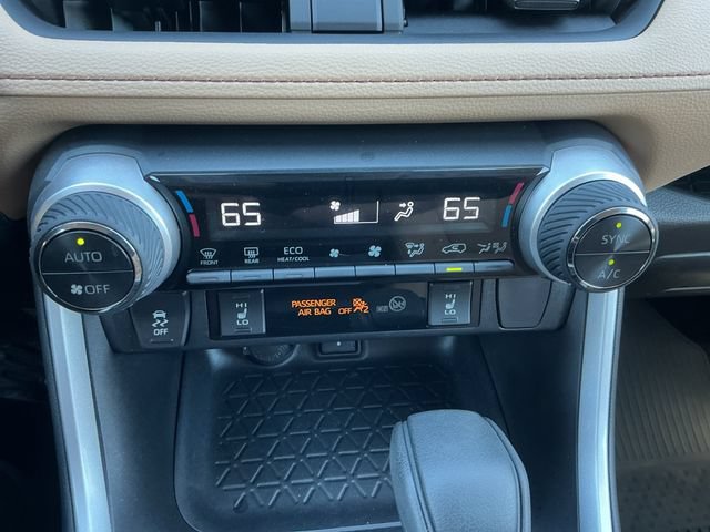 Certified 2022 Toyota RAV4 XLE w/ XLE Grade Weather Package AWD/4WD image 17