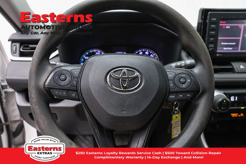 Used 2022 Toyota RAV4 LE AWD/4WD image 11