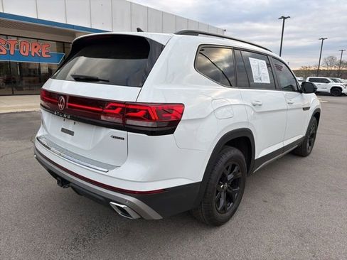 Used 2024 Volkswagen Atlas Peak Edition SE image 4
