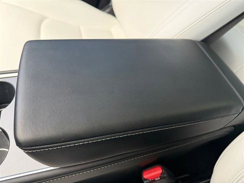 Used 2022 Tesla Model Y Long Range image 33