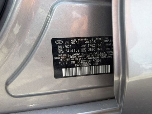 Used 2025 Genesis G70 2.5T RWD image 5