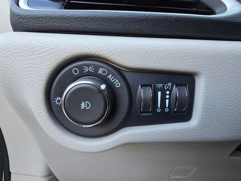 Certified 2022 Chrysler Pacifica Touring-L FWD image 17