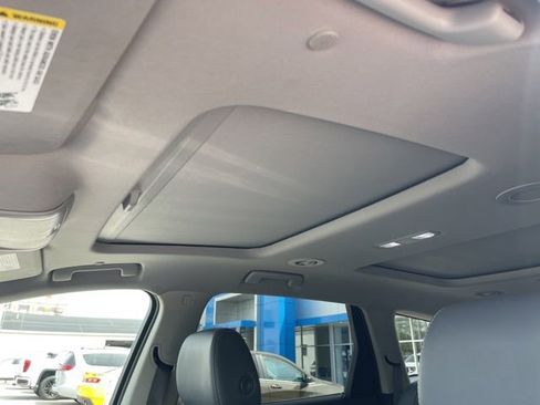 Used 2020 Buick Enclave Premium w/ Sun and Sites Package AWD/4WD image 7