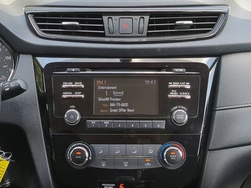 Used 2017 Nissan Rogue S AWD/4WD image 17