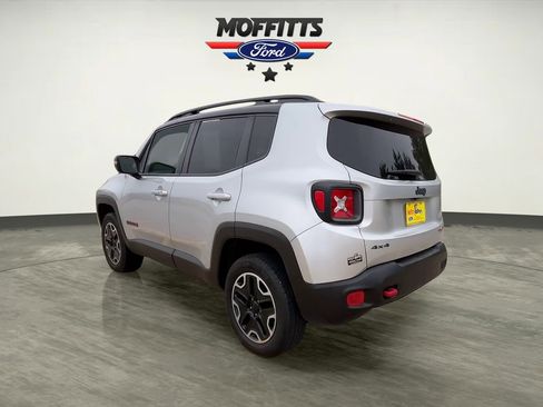 Used 2016 Jeep Renegade Trailhawk w/ Premium Trailhawk Package AWD/4WD image 3