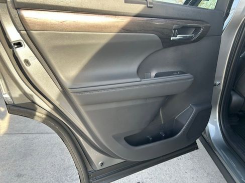 Used 2026 Toyota Highlander Limited image 11