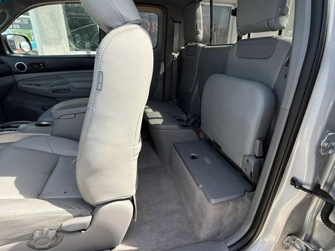 Used 2010 Toyota Tacoma 4x4 Access Cab V6 image 10