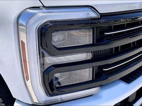 Used 2025 Ford F250 Platinum w/ FX4 Off-Road Package AWD/4WD image 29