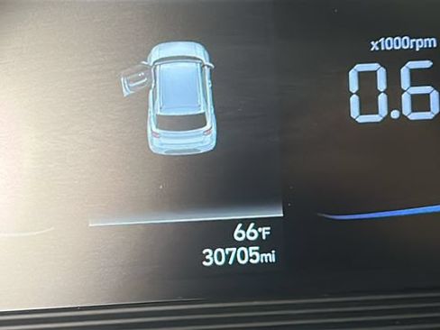 Used 2025 Hyundai Venue SEL FWD image 19