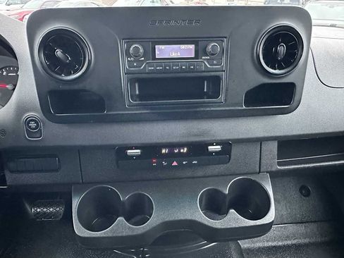 Used 2023 Mercedes-Benz Sprinter 2500 image 28