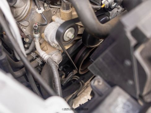 Used 2005 Chevrolet SSR w/ Preferred Equipment Group image 28