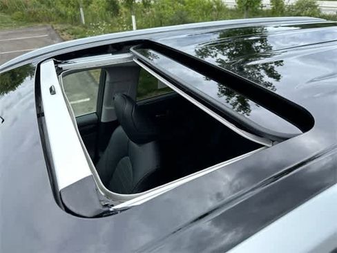 New 2024 Toyota Highlander XLE image 6