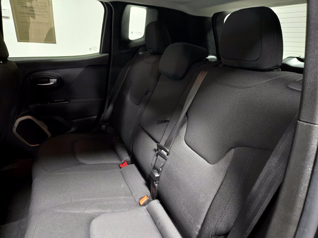 Used 2016 Jeep Renegade Latitude AWD/4WD image 30