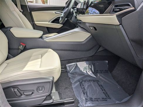 Used 2025 Audi Q5 Premium Plus w/ Premium Plus image 3