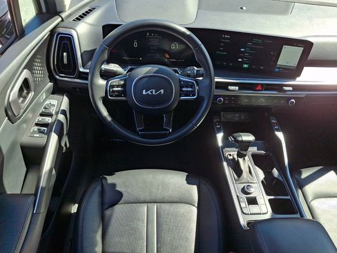 Used 2024 Kia Sorento S image 11