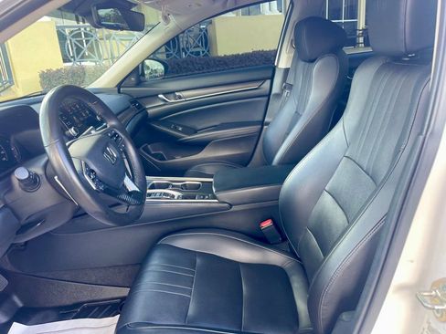 Used 2018 Honda Accord Touring image 9