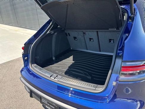 Certified 2026 Porsche Macan AWD/4WD image 33