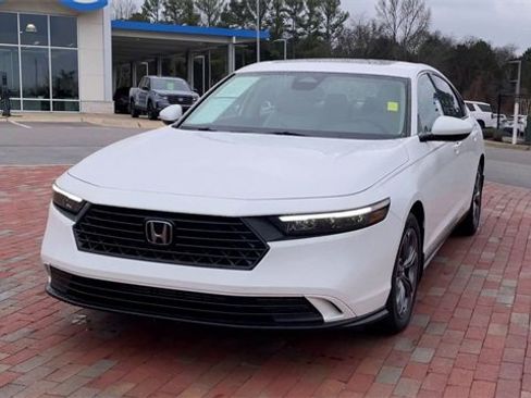 Certified 2023 Honda Accord EX image 6