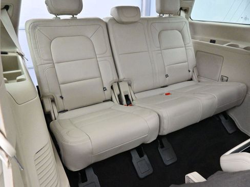 Used 2020 Lincoln Navigator Reserve w/ Luxury Package image 43
