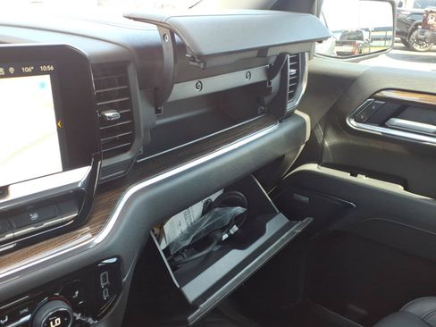 Used 2025 Chevrolet Silverado 1500 LT Trail Boss w/ Convenience Package II AWD/4WD image 29