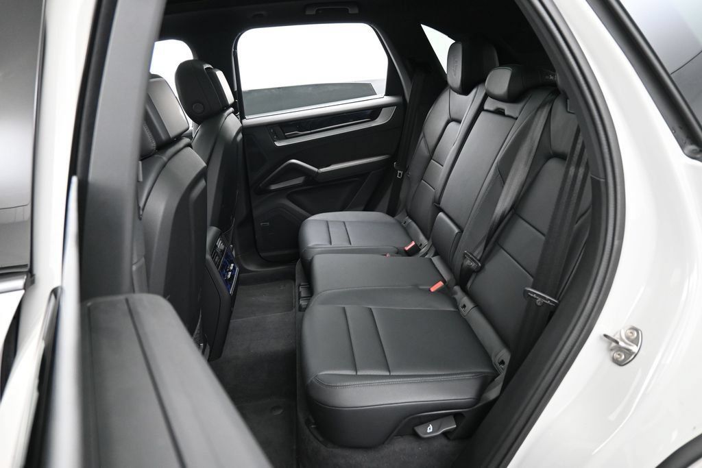 Certified 2025 Porsche Cayenne S AWD/4WD image 26