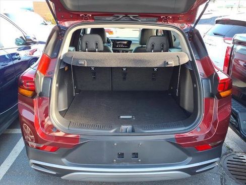 Certified 2024 Buick Encore GX Preferred w/ Comfort Package image 8