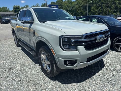 Used 2024 Ford Ranger Lariat w/ FX4 Off-Road Package AWD/4WD image 2
