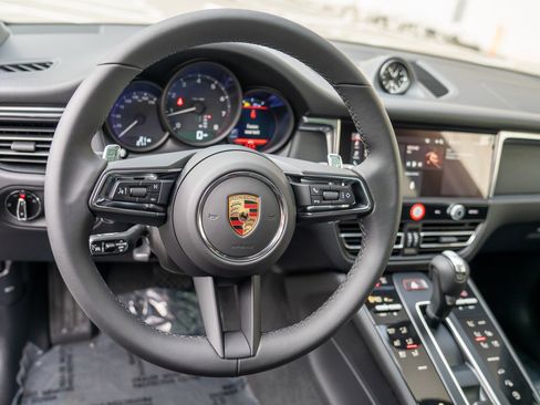 Certified 2026 Porsche Macan AWD/4WD image 12