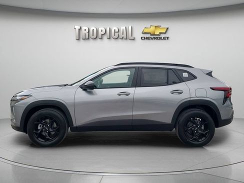 New 2026 Chevrolet Trax LT w/ Midnight Edition FWD image 2