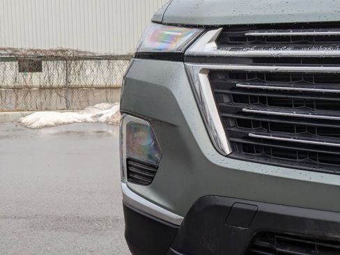 Used 2023 Chevrolet Traverse LT image 9