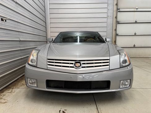 Used 2005 Cadillac XLR RWD image 2