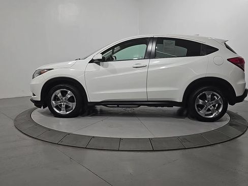 Used 2017 Honda HR-V LX image 2
