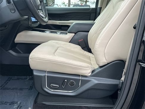 Certified 2022 Ford Expedition Max Platinum image 9