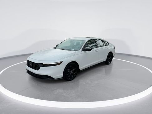 Used 2025 Honda Accord SE image 4