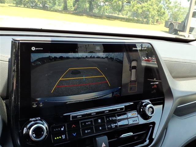 Used 2021 Toyota Highlander Limited AWD/4WD image 4