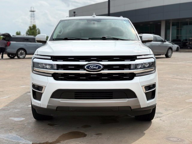 Used 2024 Ford Expedition Max Limited AWD/4WD image 3