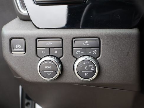 Used 2024 GMC Sierra 1500 Elevation image 14